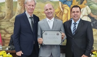 Anderson de Almeida Costa recebe título de Cidadania Honorária de Ubá