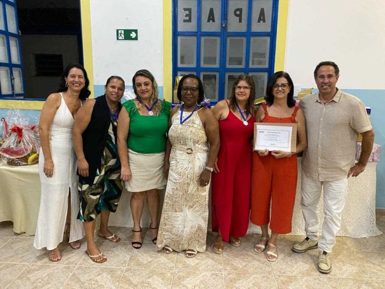 Ubá: Educação realiza premiação das Escolas Destaque e Padrão do ano