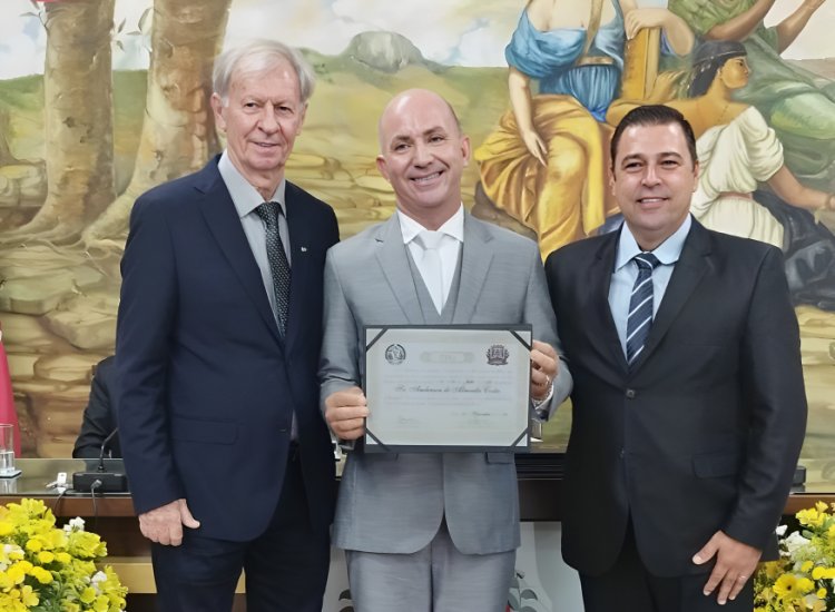 Anderson de Almeida Costa recebe título de Cidadania Honorária de Ubá