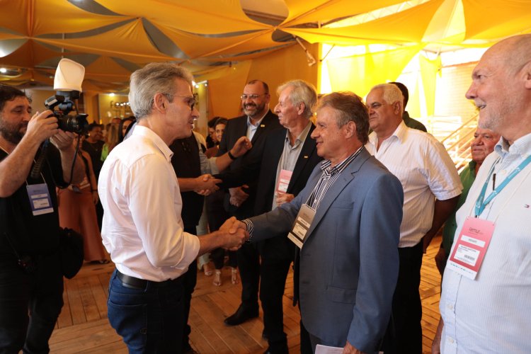 Participação em tradicional Feira de Móveis de Minas Gerais fecha série de compromissos do governador na Zona da Mata