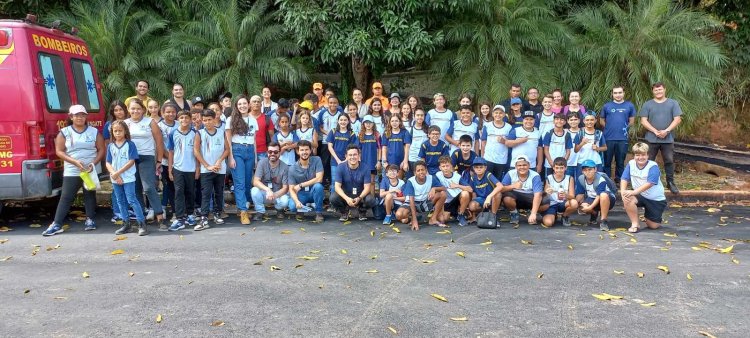 Ubá: Estudantes participam de trilha ecológica no Horto Florestal