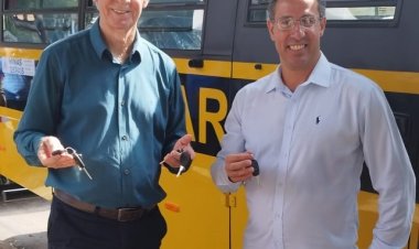 Ubá: Educação recebe três novos ônibus escolares