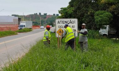 Prefeitura de Ubá instala placas de sinalização para segurança de ciclistas