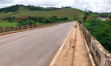 MG-133, na Zona da Mata, tem ponte liberada para passagem de qualquer tipo de veículo
