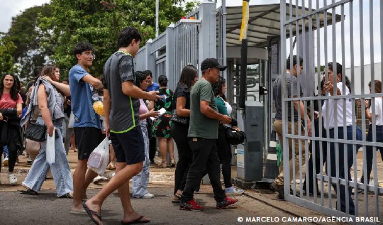 Estudantes aprovam tema da redação do Enem, mas acham prova cansativa