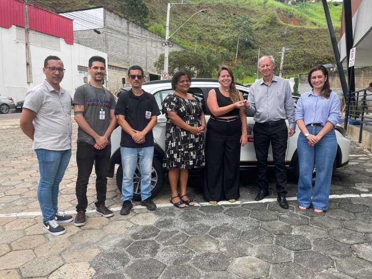 Prefeitura entrega novo veículo ao PROCON