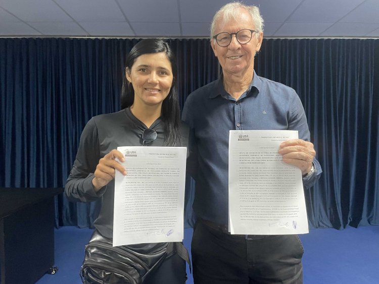 Prefeitura assina contratos para serviços de mototáxi e moto entrega