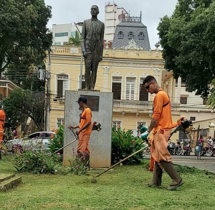 Capina e limpeza são realizadas em áreas estratégicas de Viçosa