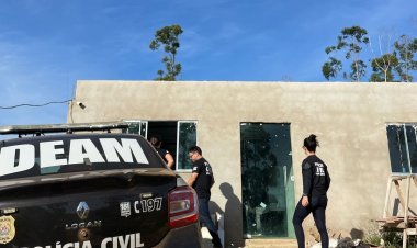 PCMG cumpre buscas na casa de suspeita de negociar bebê em Muriaé