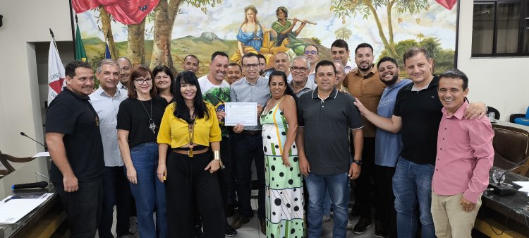 Câmara Municipal de Ubá realiza primeira reunião ordinária de 2025 e homenageia o INTERSIND por doação ao Hospital São Vicente de Paulo