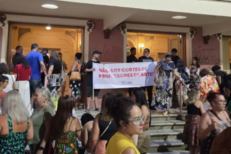 Professores municipais anunciam paralisação no dia 18