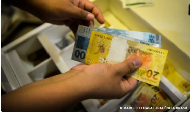 Aposentados e pensionistas do INSS podem consultar antecipação do 13º