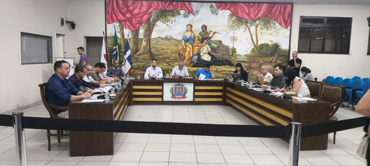 Vereador Samuel Soares muda voto anterior e vota a favor de criação de cargo a pedido da Prefeitura de Ubá