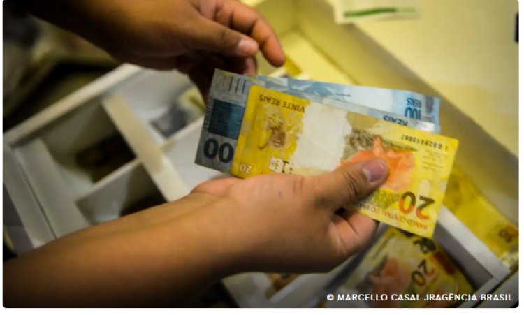 Aposentados e pensionistas do INSS podem consultar antecipação do 13º