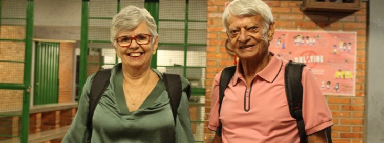 Aos 72 e 82 anos, casal de idosos retorna aos estudos e inspira comunidade escolar em Minas Gerais