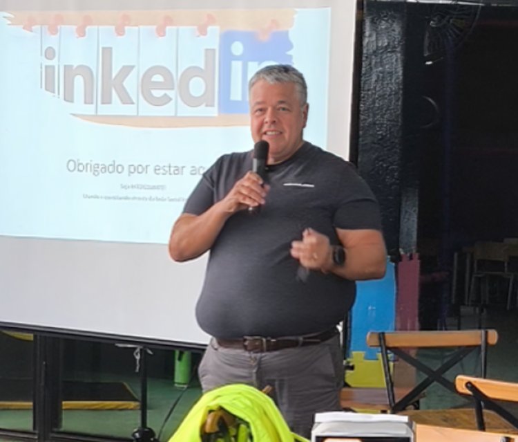 Palestra sobre uso do LinkedIn marca Almoço Empresarial da ACIUBÁ em Ubá