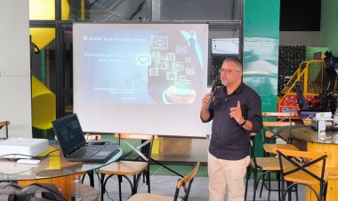 Palestra sobre o Poder Humano nas Vendas marca Almoço Empresarial da ACIUBÁ