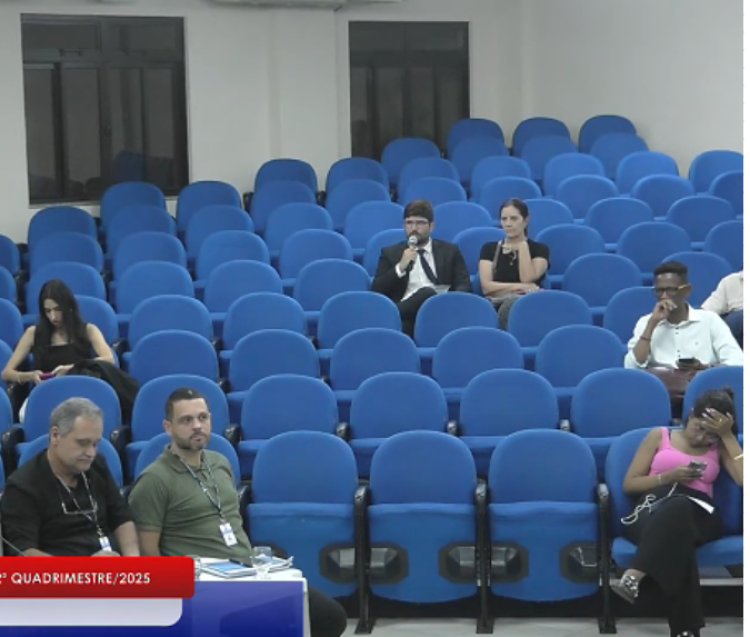 Dr. Jardel Peron levanta questionamentos durante audiência pública de prestação de contas em Ubá