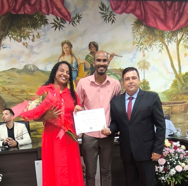 Juliane Junia de Paula Mattos é homenageada com o Diploma Mulher 2026 em Ubá