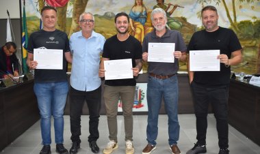 Câmara de Ubá presta homenagem a Juninho Maderite por atuação solidária durante enchente